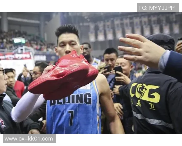 林书豪在对阵骑士的第四节精彩表现引发球迷热议与期待 林书豪在对阵骑士的第四节精彩表现引发球迷热议与期待